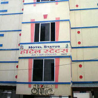 Hotel Status Nagpur Buitenkant foto